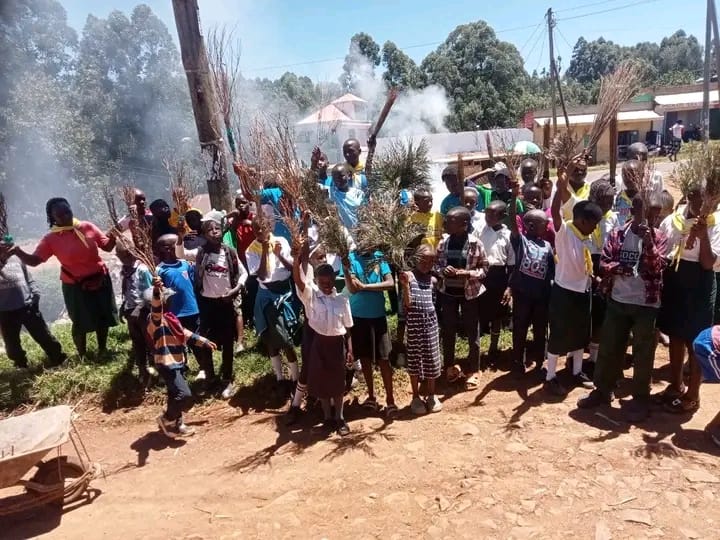 Nyachichi district Pathfinders cleaning Omogonchoro market